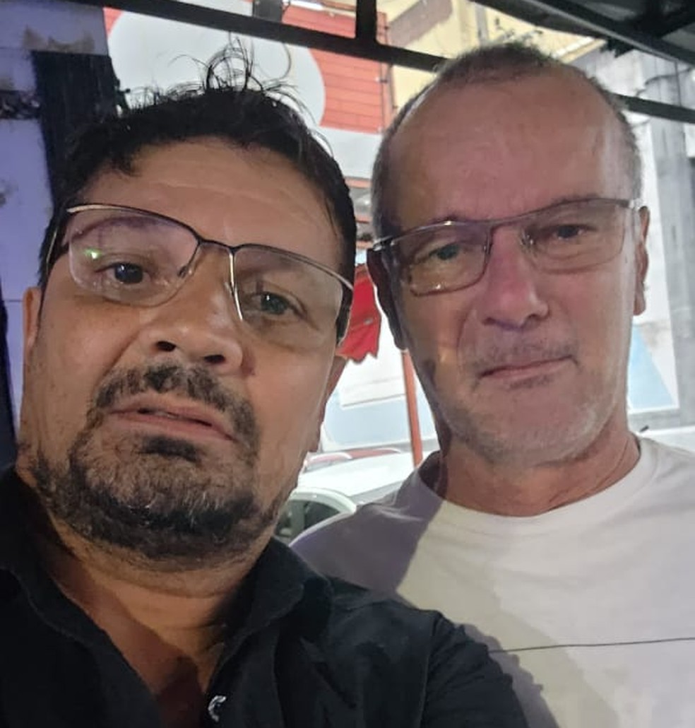 Os irmãos Abílio (de preto) e Mário Sérgio Gravital (de branco). — Foto: Arquivo pessoal