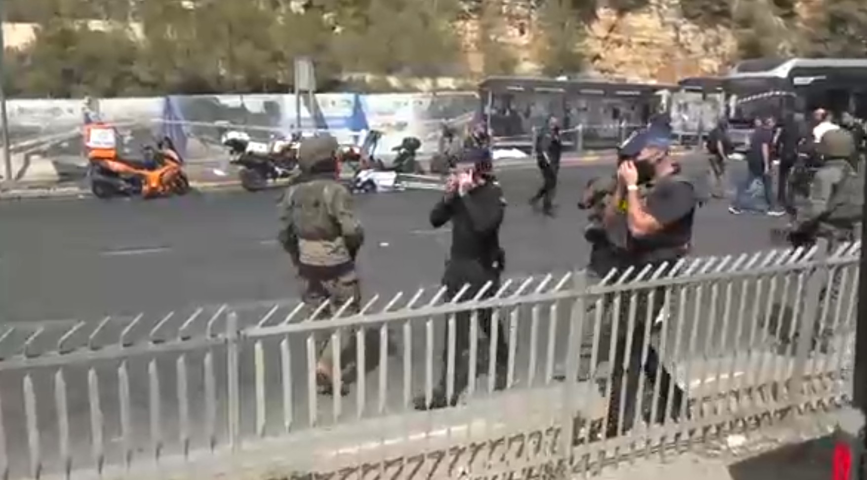 Tiroteio em Jerusalém deixa 15 feridos