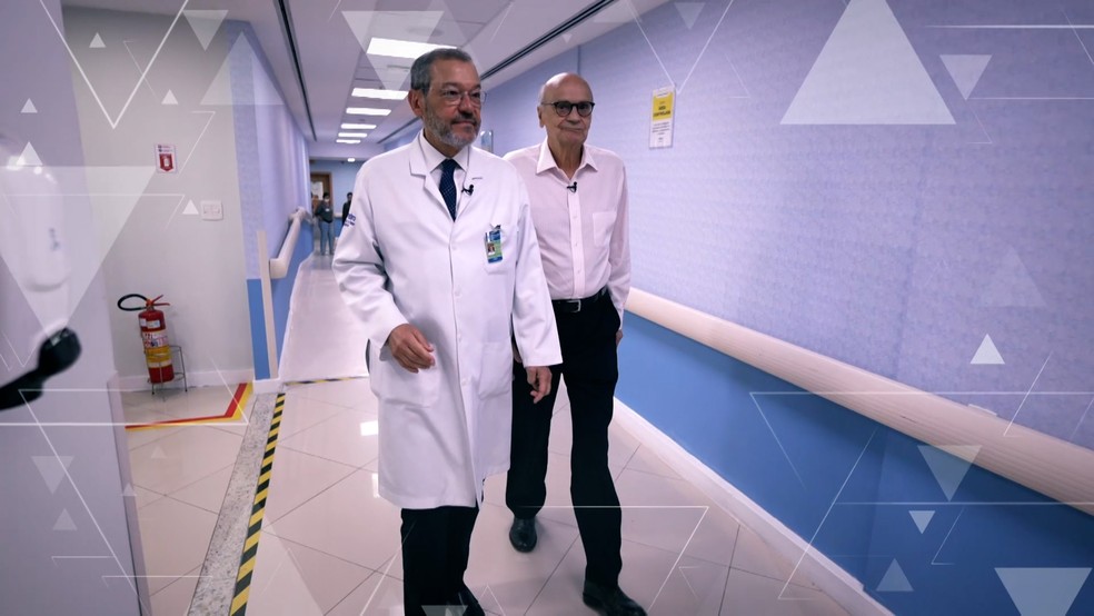 O doutor Drauzio Varella e o doutor Paulo Niemeyer Filho no Instituto do Cérebro. — Foto: Fantástico