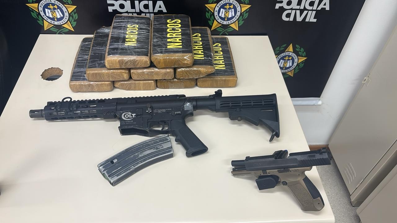 Polícia Civil prende homem, apreende armas e cerca de 10 kg de cocaína em Volta Redonda