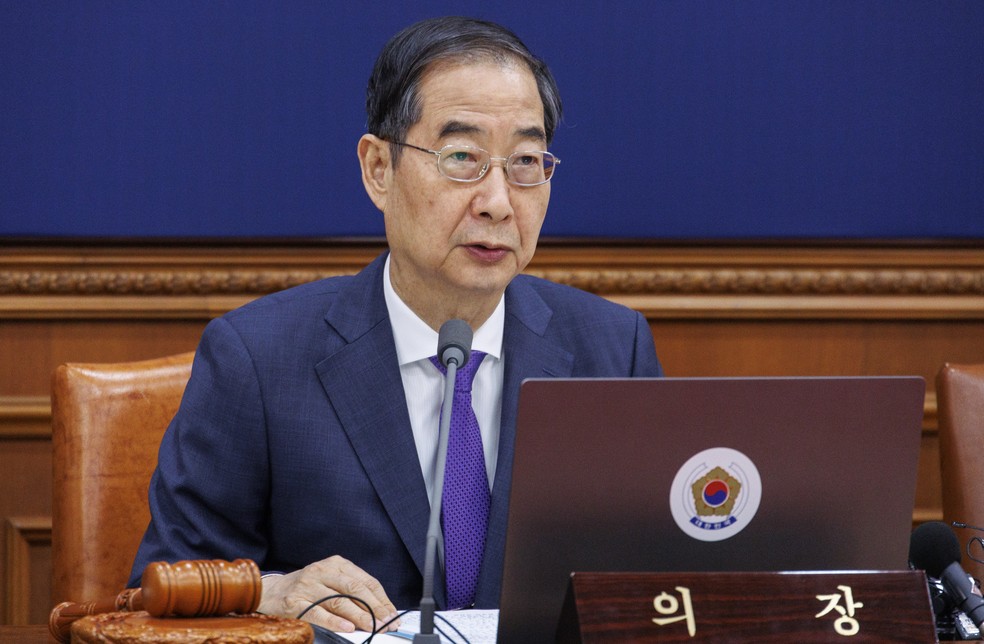 O primeiro-ministro Han Duck Soo durante discurso em 11 de abril de 2024 — Foto: Yonhap/AP