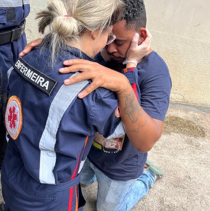 Bebê é salva por bombeiros e SAMU após afogar em poço e ter duas paradas cardiorrespiratórias em MG — Foto: SAMU