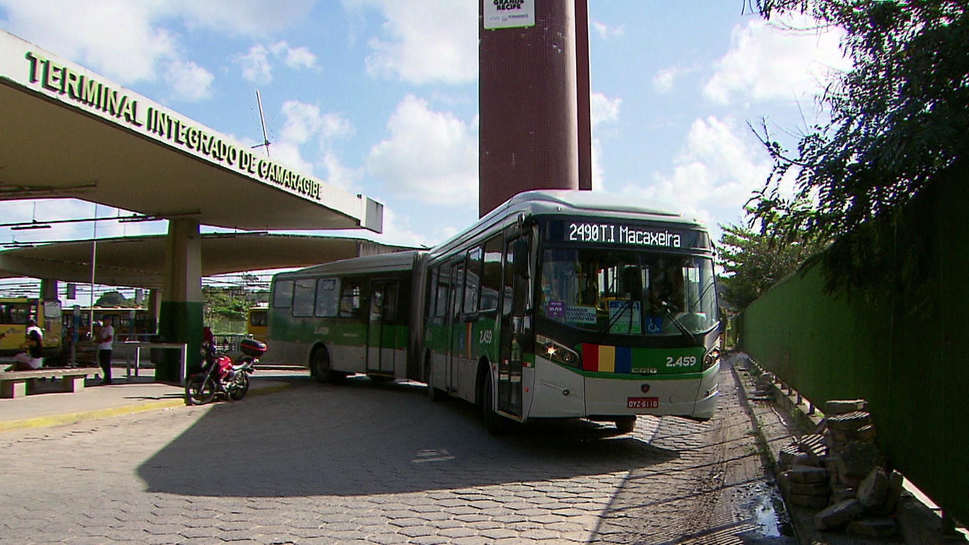 Adolescente morre após ser atropelado por BRT em terminal integrado; garoto estava indo para a escola