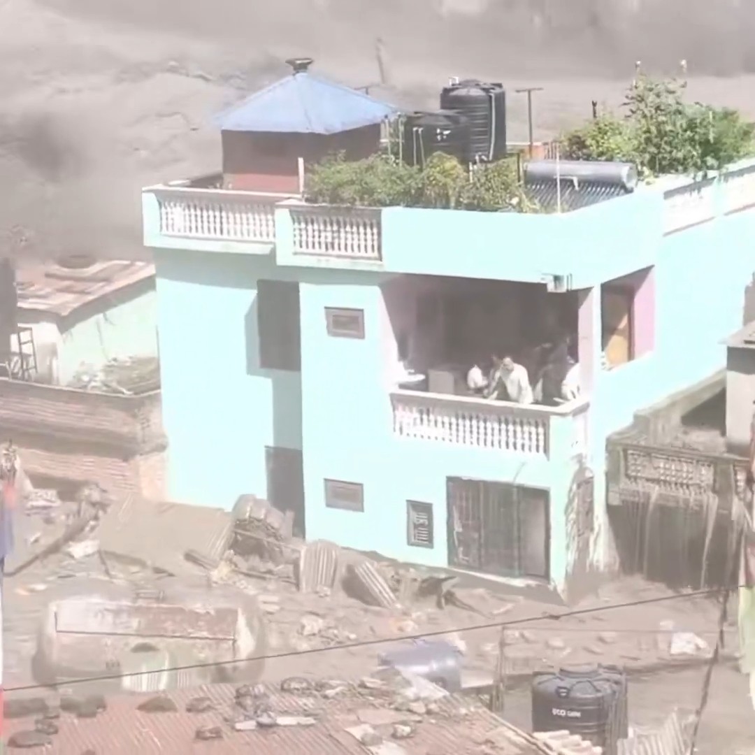Avalanche no Nepal: VÍDEO mostra família ilhada em casa cercada pela enchente