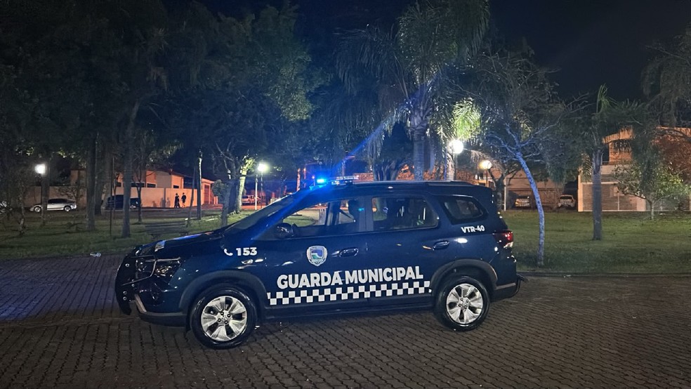 1 de 2
GCM atende ocorr&ecirc;ncia de briga entre irm&atilde;os em Botucatu (SP) &mdash; Foto: Guarda Civil Municipal (GCM) de Botucatu (SP)