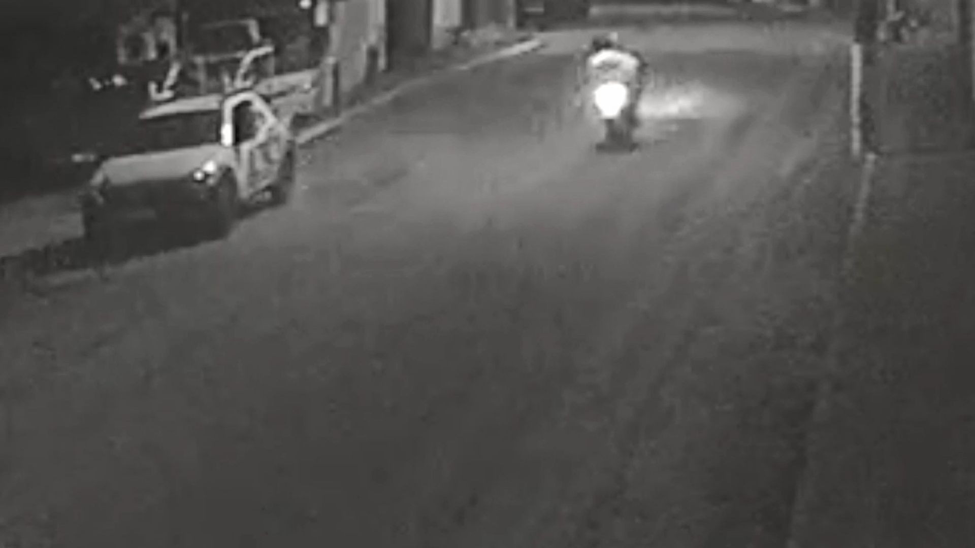 Acidente entre carro e moto deixa três feridos em Guarapari; veja VÍDEO