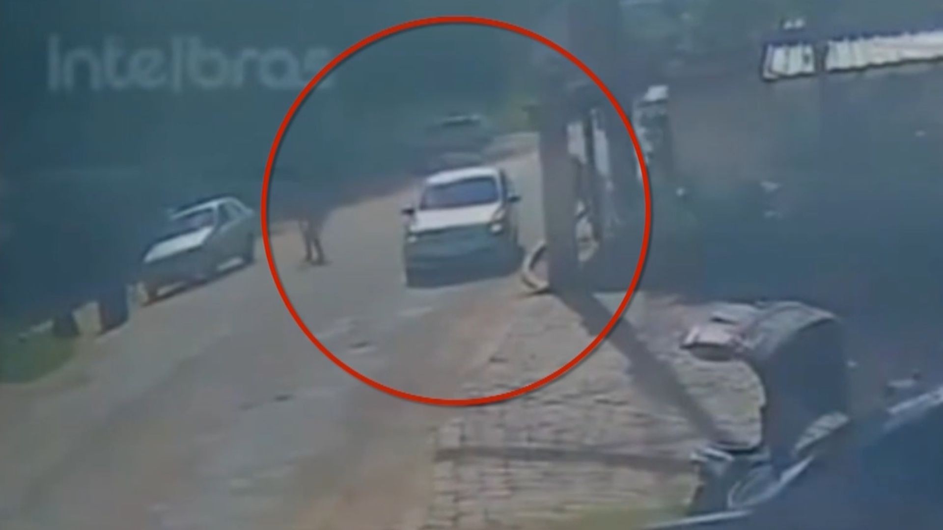 Suspeito de tentar matar a ex-companheira e outro homem é preso no ES; vídeo mostra crime 