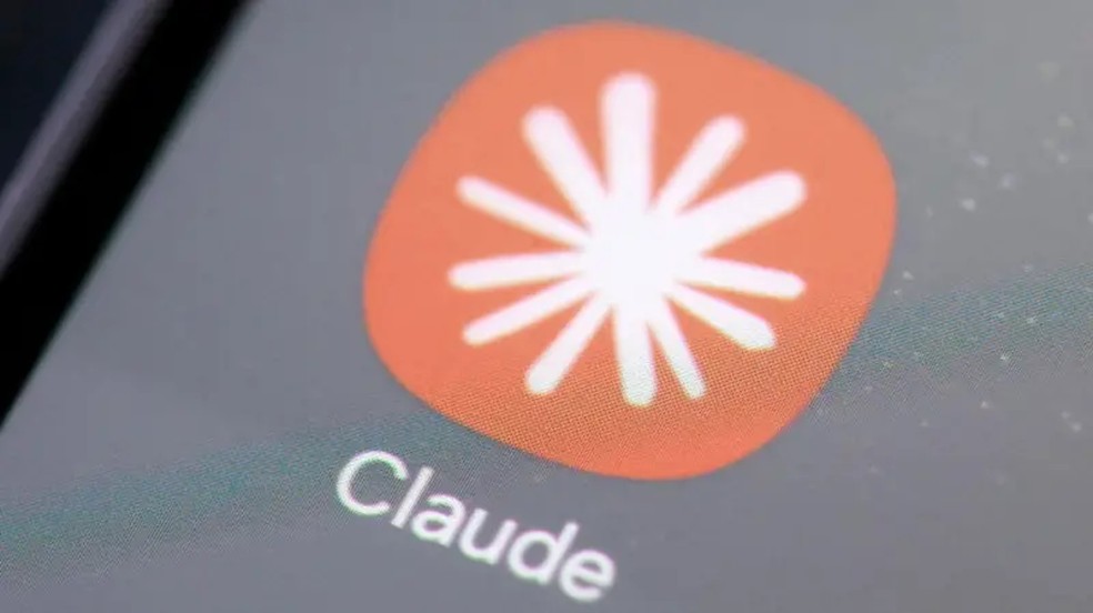O chatbot Claude, da Anthropic, está entre os mais populares, rivalizando com o ChatGPT e o Gemini — Foto: Reuters via BBC