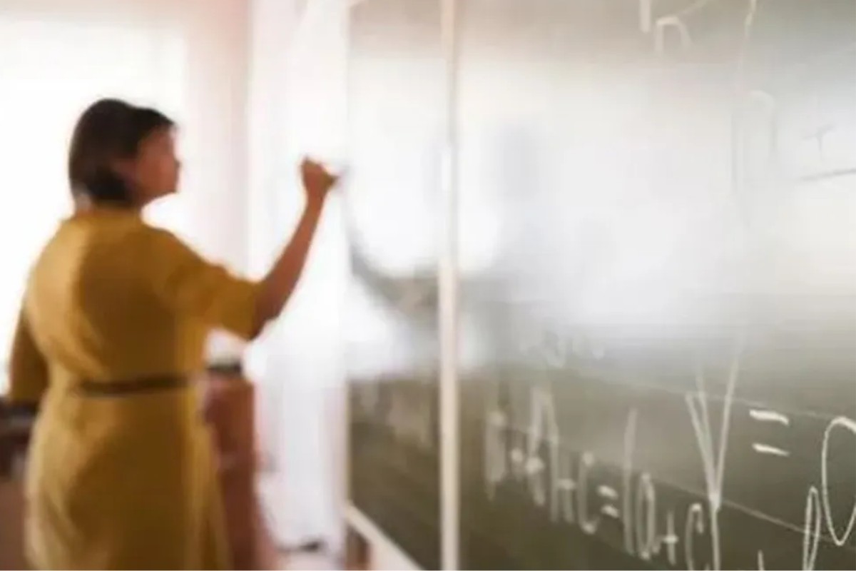 Praia Grande abre seleção para professores com salários de até R$ 5,5 mil; confira as vagas 