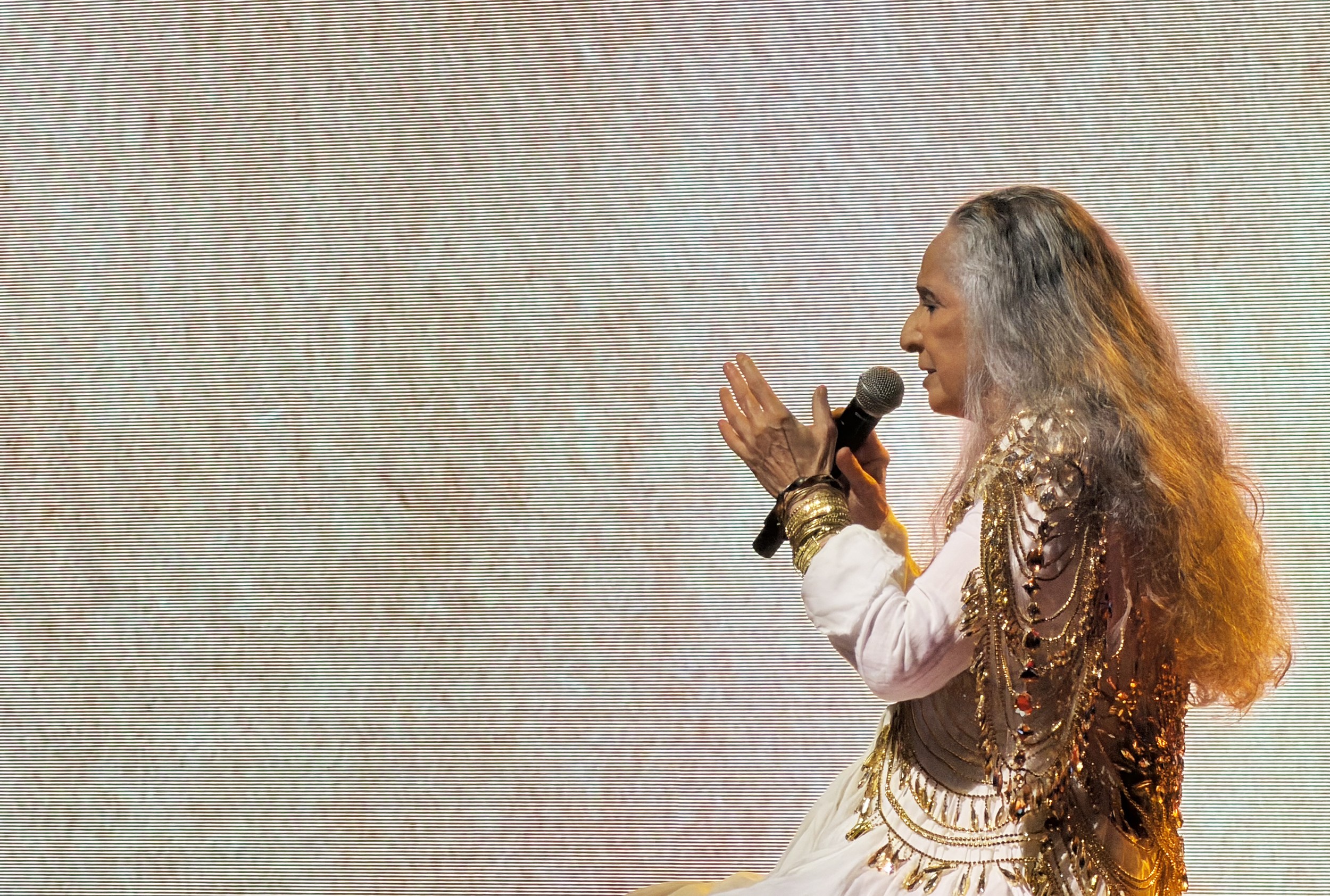 Fã paraense conta como entregou imagem de Nossa Senhora de Nazaré para Maria Bethânia na Bahia