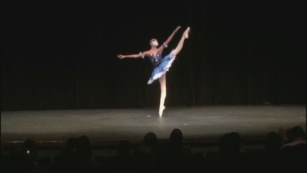 Ilana Barcelos ser&aacute; a primeira menina negra a ser bolsista em escola de bal&eacute; da It&aacute;lia &mdash; Foto: Reprodu&ccedil;&atilde;o/TV Globo