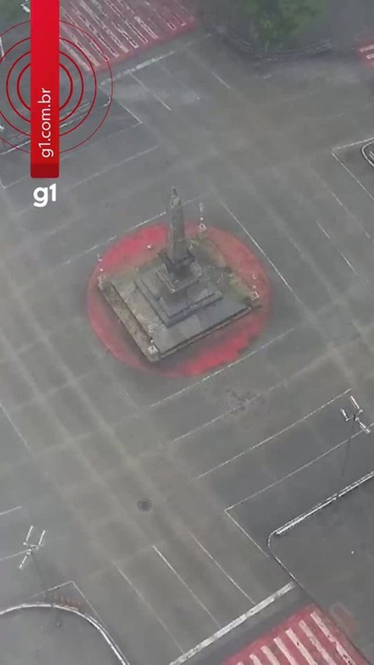 Forte chuva atinge BH em meio a alerta de risco geológico