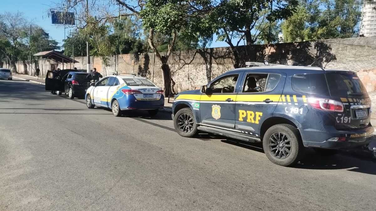 Homem é preso com carro clonado em Volta Redonda