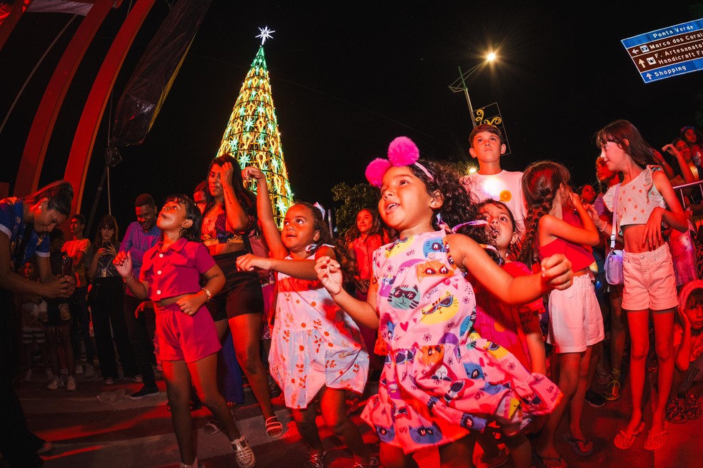 Crianças na Abertura do Natal de Maceió, orla — Foto: Jonathan Lins/Secom Maceió