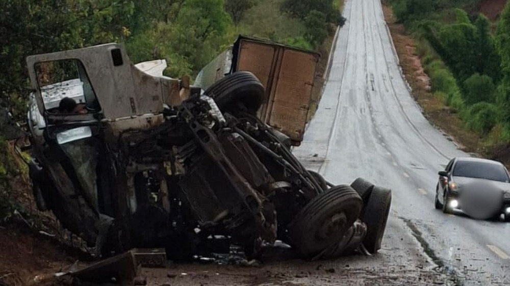 Sequência de acidentes na BR-365 deixa seis feridos na mesma tarde em MG