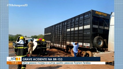 Acidente entre caminhão e caminhonete deixa uma pessoa morta na BR-153