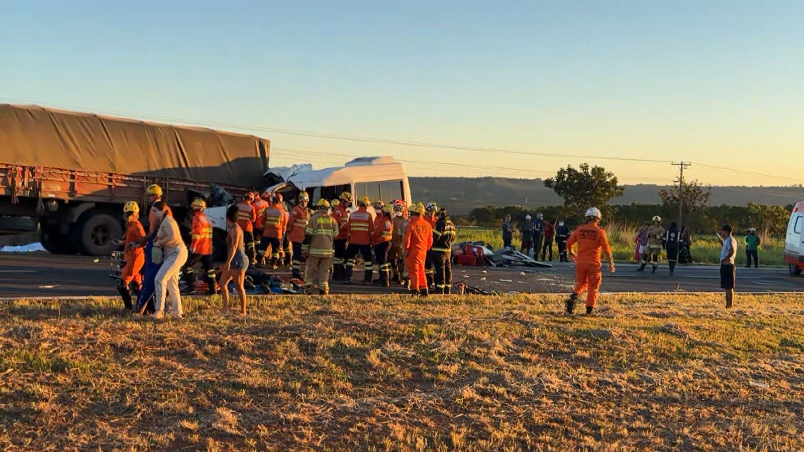 Acidente na BR-020 deixa cinco pessoas mortas e 11 feridas, no Entorno do DF
