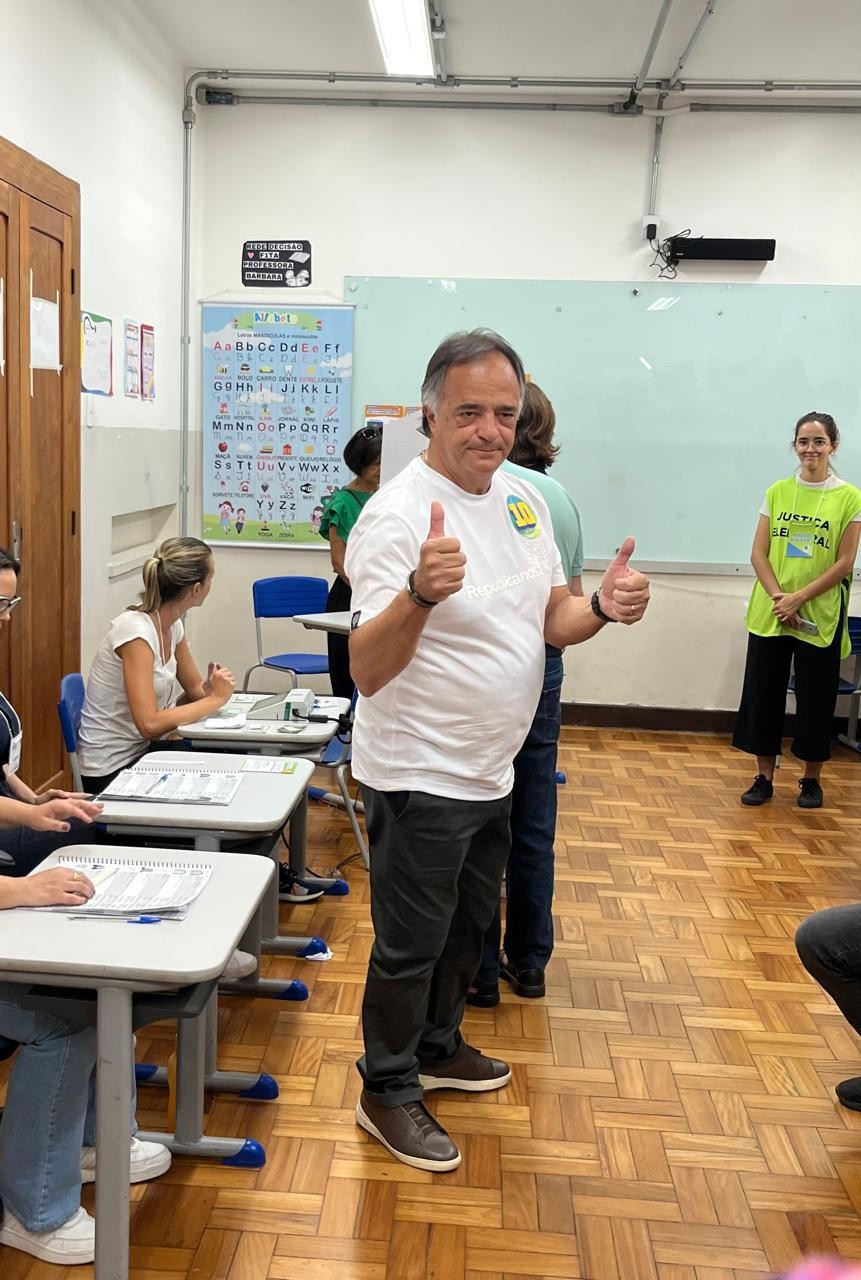 Mauro Tramonte (Republicanos), candidato à prefeitura, vota em Belo Horizonte