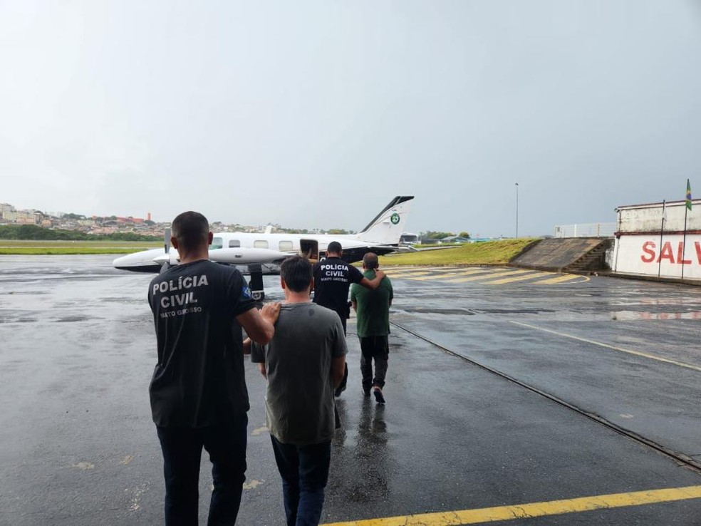 Investigados são transferidos de Minas Gerais para Cuiabá — Foto: Reprodução