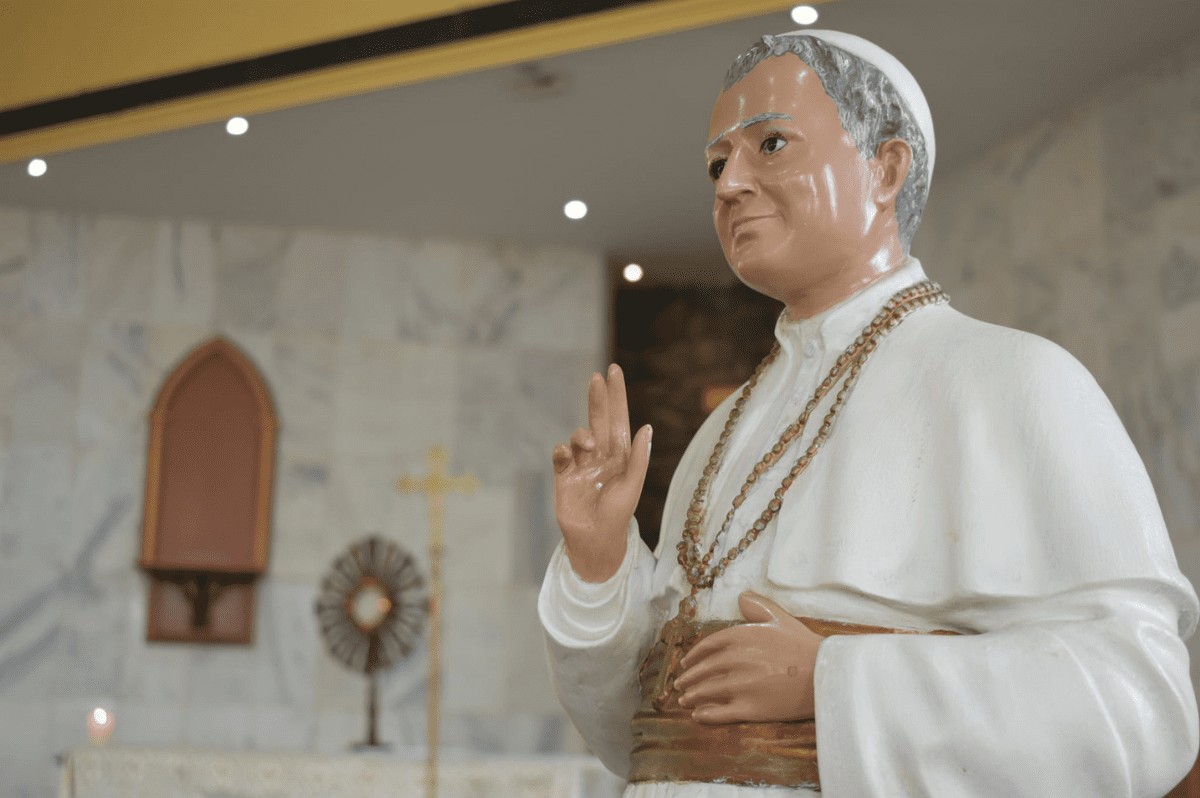 Paróquia celebra missa para casais e terá surpresa com bem-casado 'recheado' com par de alianças em Juiz de Fora