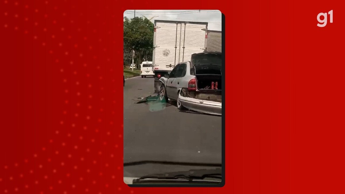 Motorista filma acidente entre carro e caminhão em avenida de Manaus; VÍDEO