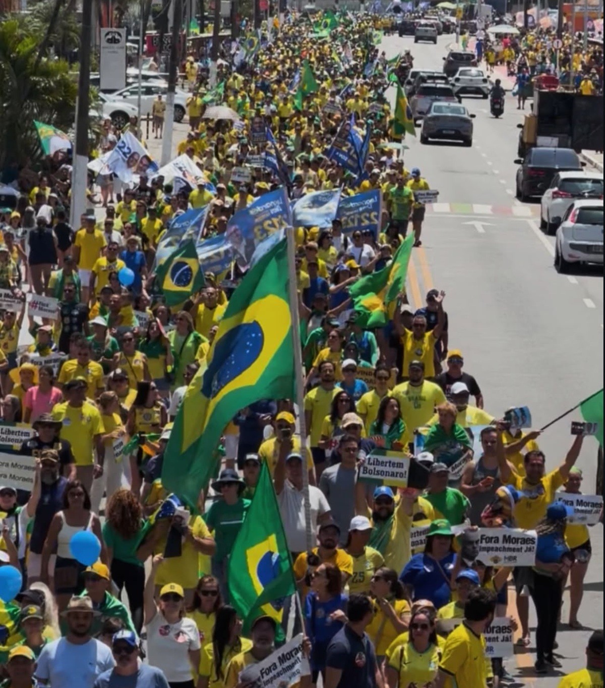 Ato na orla de Maceió critica Alexandre de Moraes e apoia André Mendonça, ministros do STF