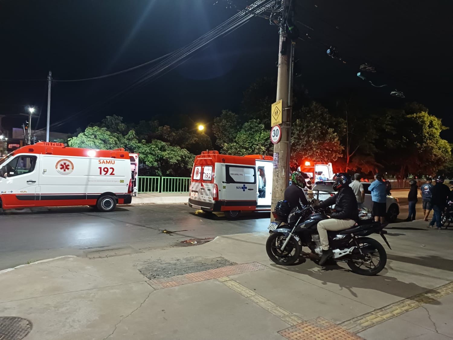 Motociclistas ficam feridos em acidente no Centro de Montes Claros