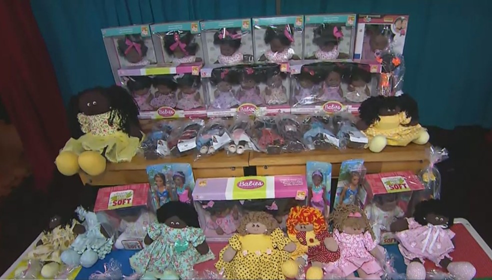 Campanha incentiva maior quantidade de bonecas negras nas lojas