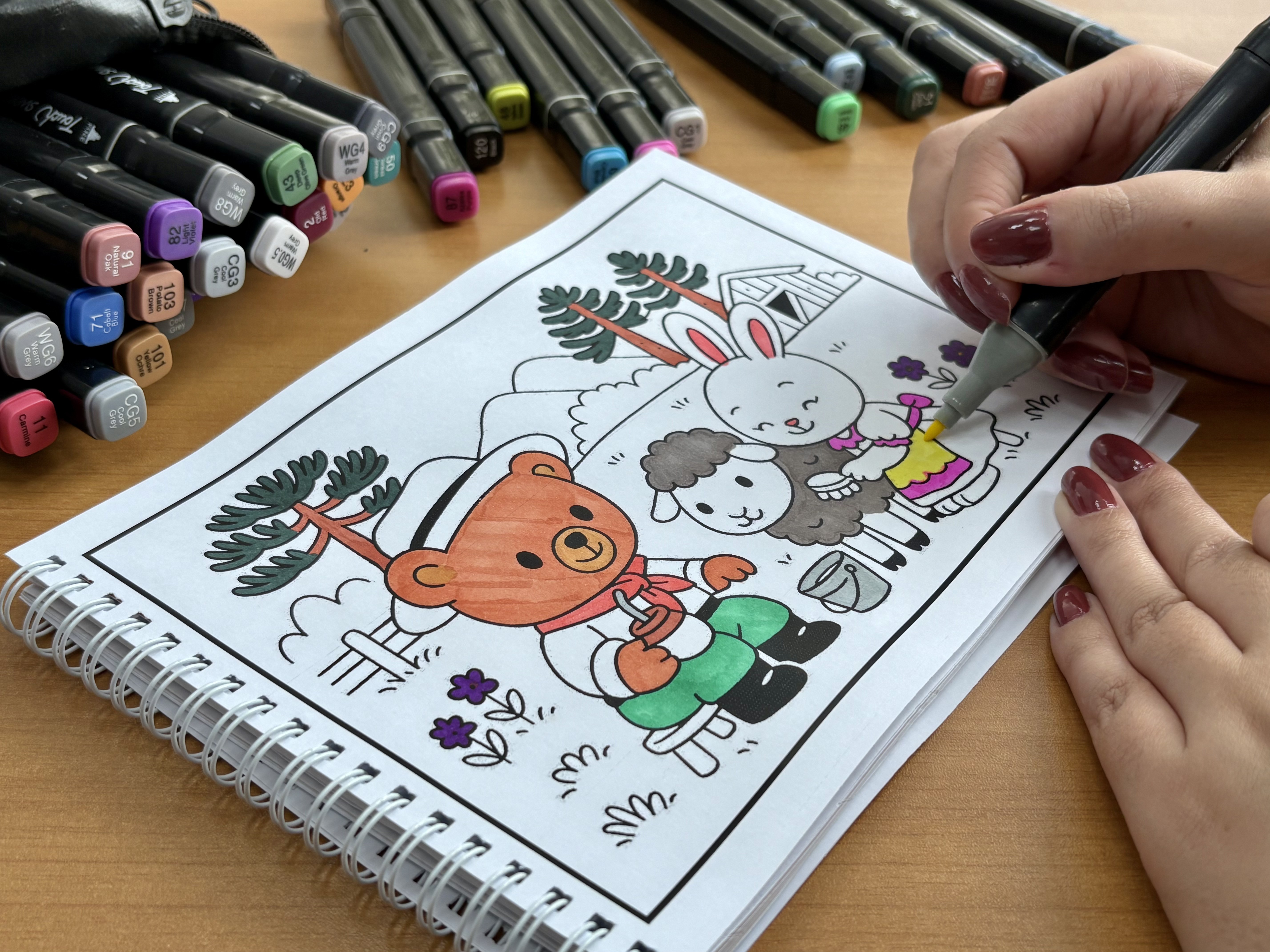 'Gaúcho Goods': livro de colorir temático inspirado em Bobbie Goods vende mais de mil cópias em uma semana no RS