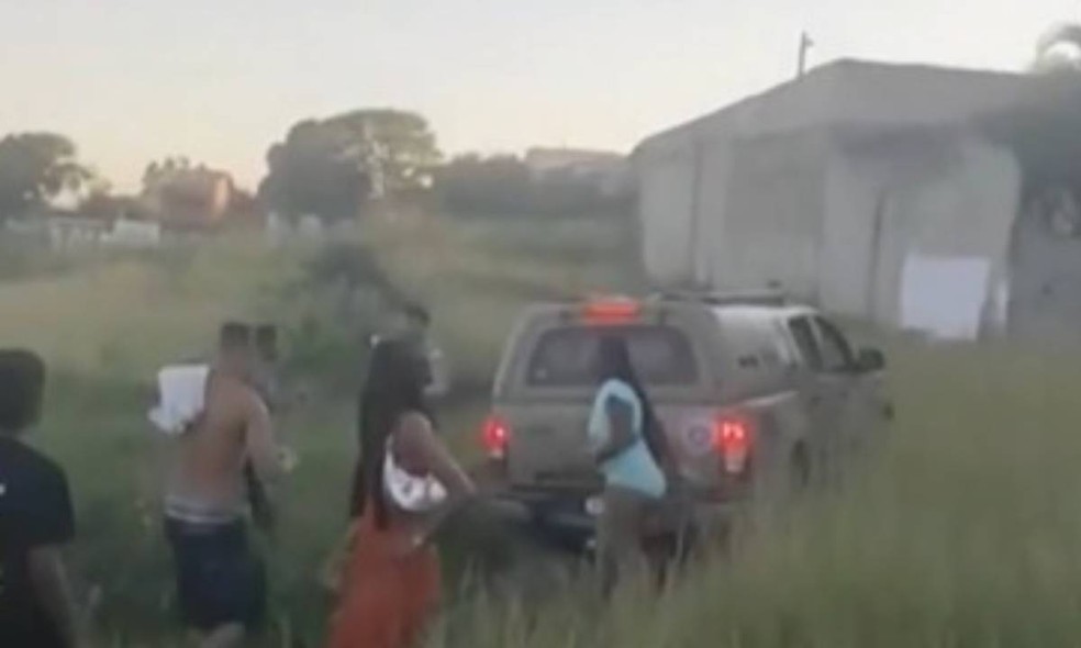 Família denuncia truculência após jogador de futebol de 15 anos ser baleado em ação policial — Foto: Reprodução/TV Sudoeste