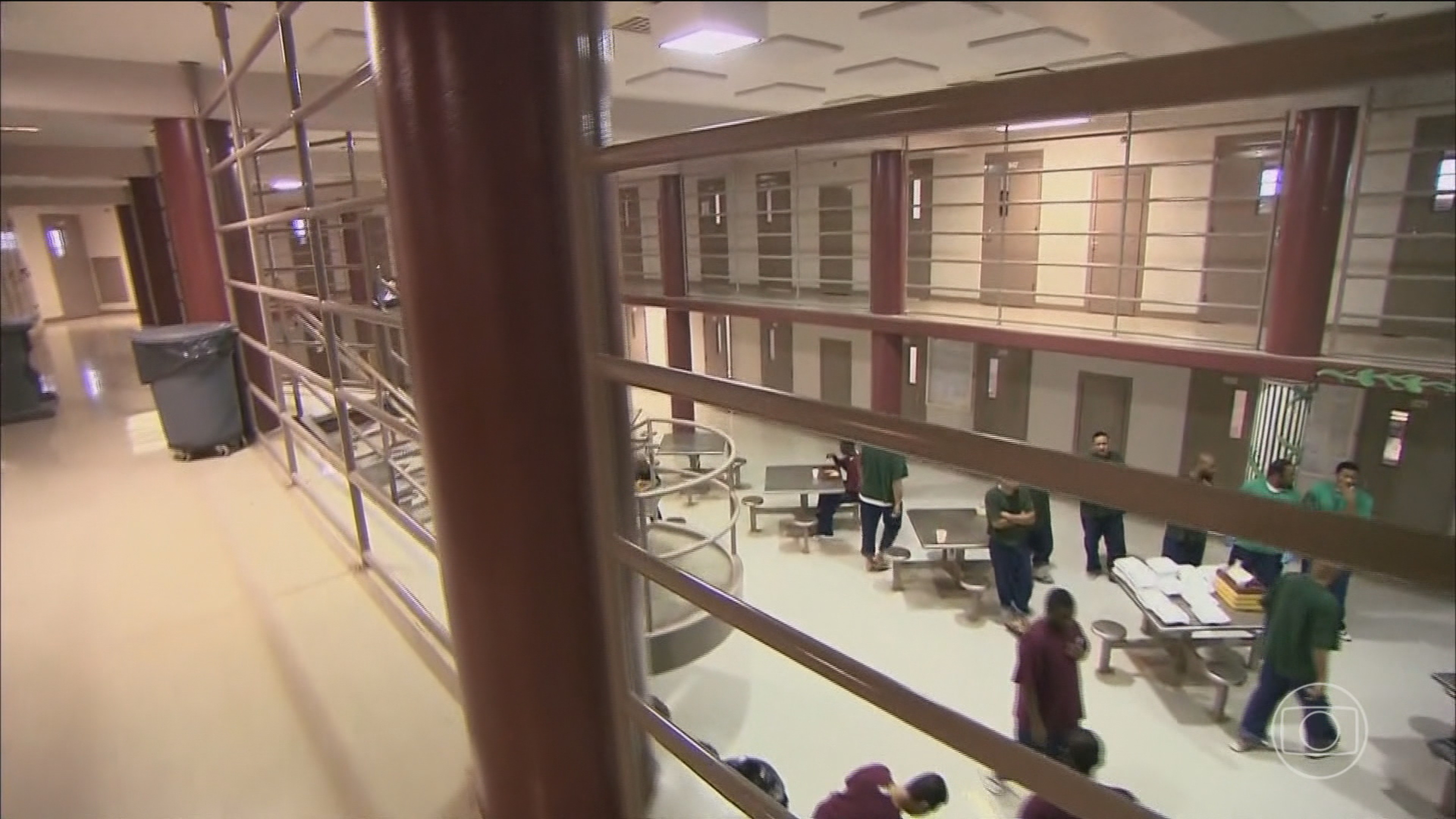 Justiça suspende ordem de Trump e barra transferência de mulheres trans para prisões masculinas