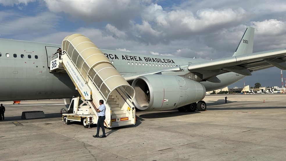 Avião KC-30, da FAB, no pátio do Aeroporto Internacional de Tel Aviv — Foto: Frederico Meyer/Arquivo Pessoal