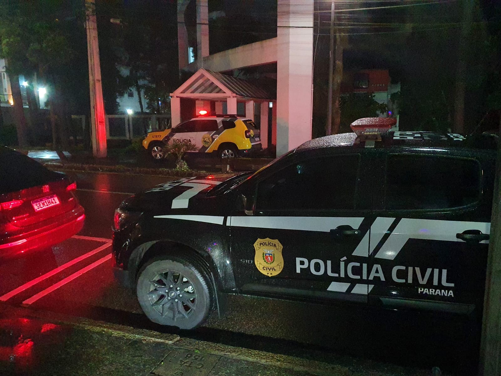 Duas agências bancárias são invadidas em Curitiba, diz polícia; computadores foram levados