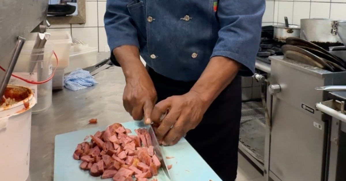 Da rua à cozinha: A volta por cima do Chef Black em Florianópolis