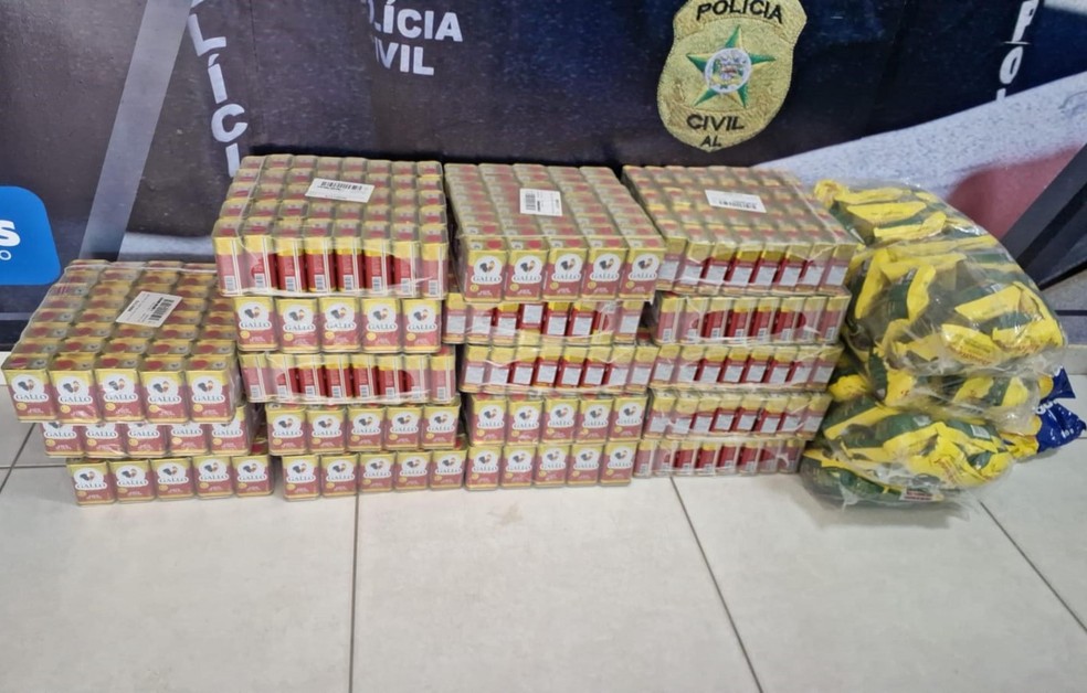 Produtos furtados por dupla da Paraíba em supermercado atacadista em Jacarecica, em Maceió — Foto: Ascom/PM-AL