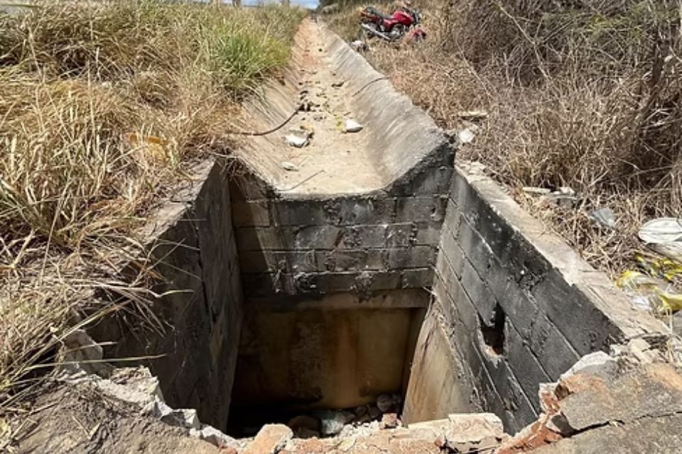 Motociclista morre após cair em bueiro na BR-104, em Toritama