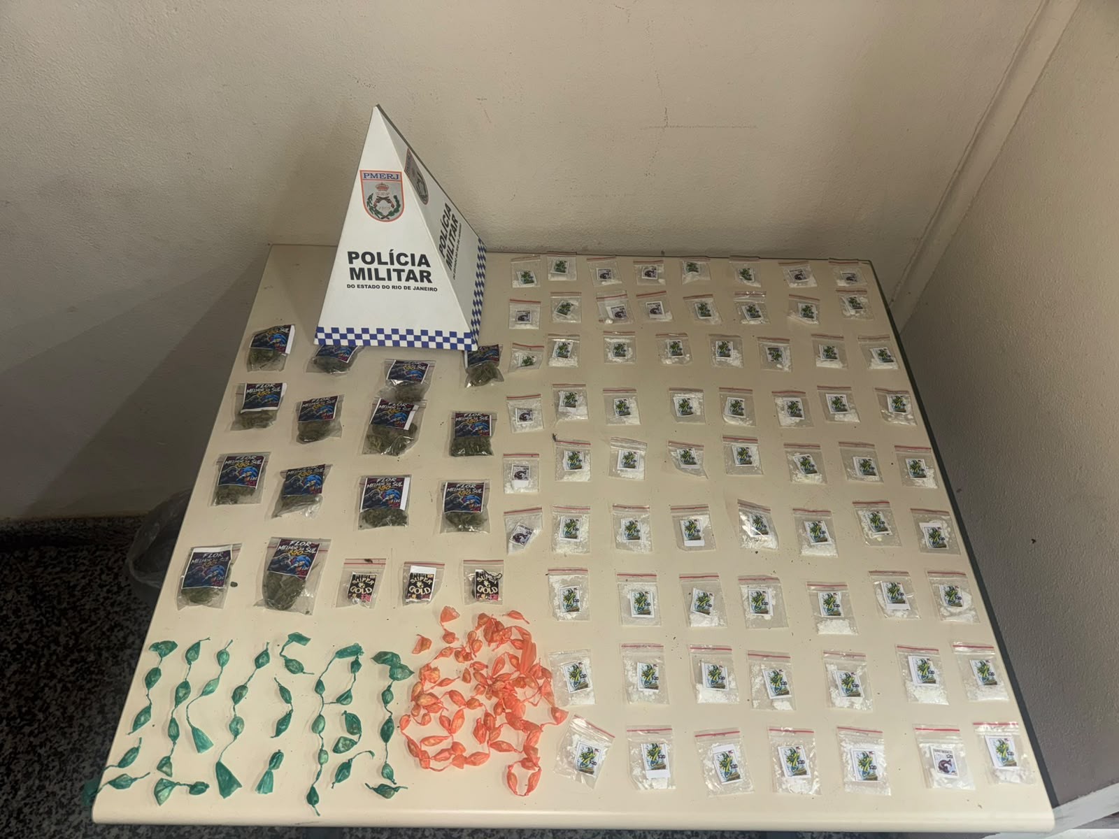 Homem é preso suspeito de tráfico de drogas em Paraty