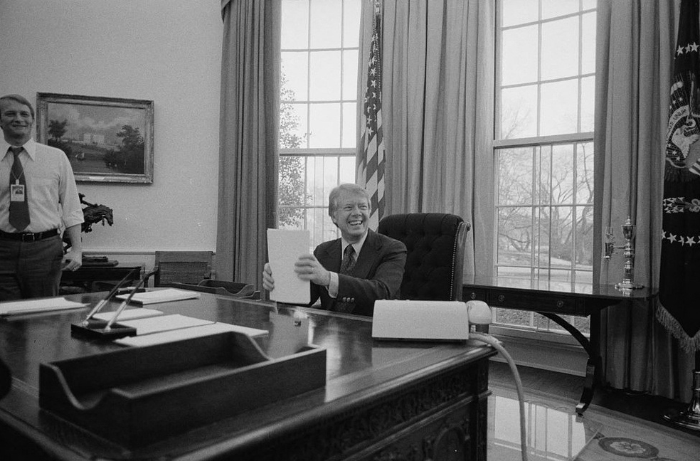 Jimmy Carter no Salão Oval da Casa Branca, em Washington, em fevereiro de 1977 — Foto: Biblioteca do Congresso/Marion S. Trikosko via Reuters