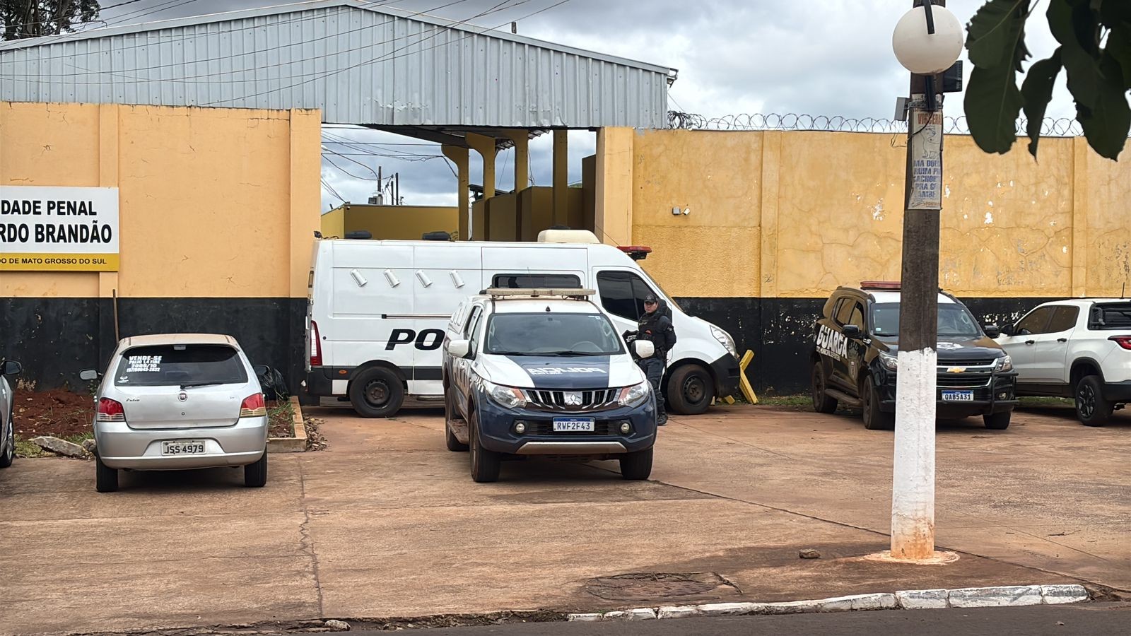 Portão de presídio cai e policiais reforçam segurança em cidade na fronteira entre Brasil e Paraguai