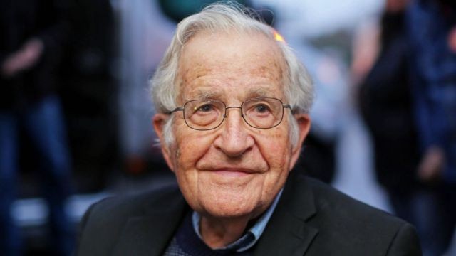 Noam Chomsky tem alta de hospital em SP nesta terça para seguir tratamento em casa