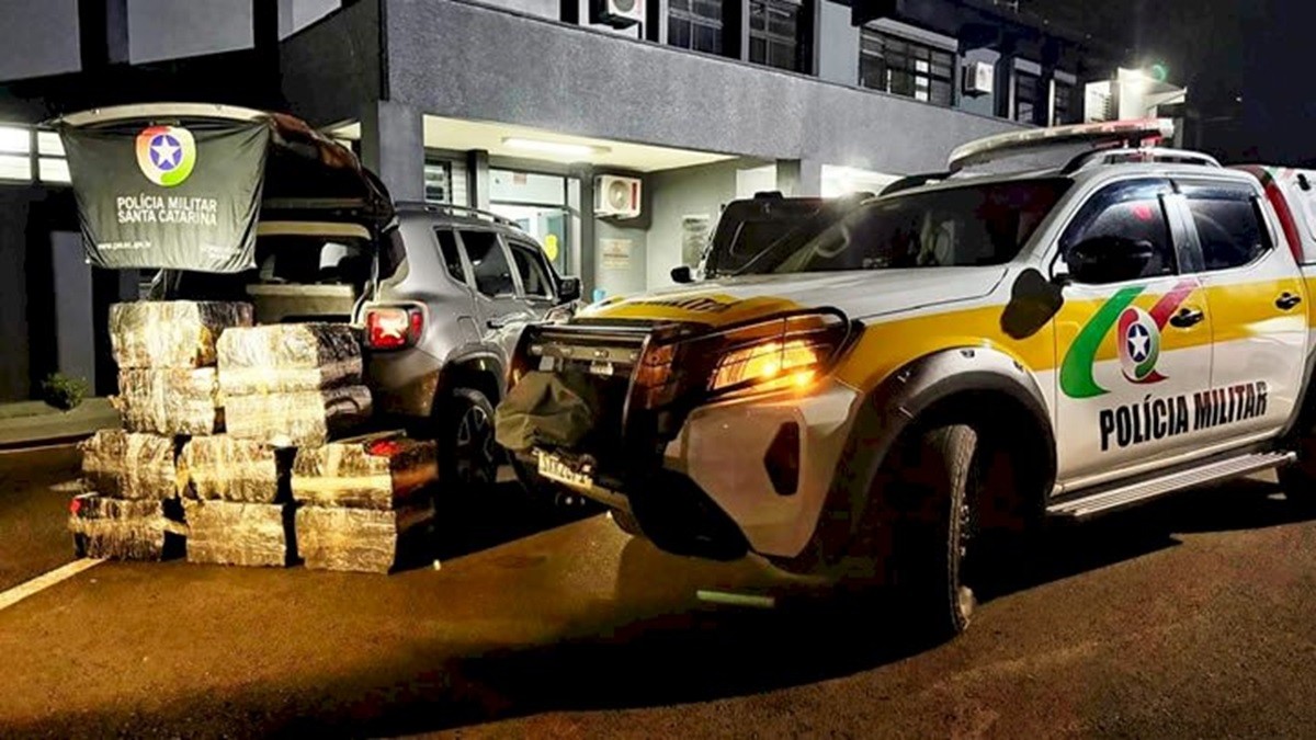 Homens e adolescente são flagrados com 306 kg de maconha dentro de motel em SC