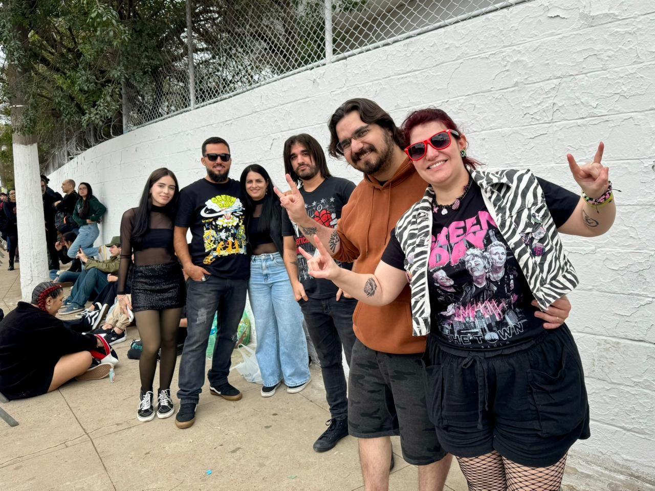 Roqueiros chegam cedo para ver ídolos da infância no 2º dia do The Town