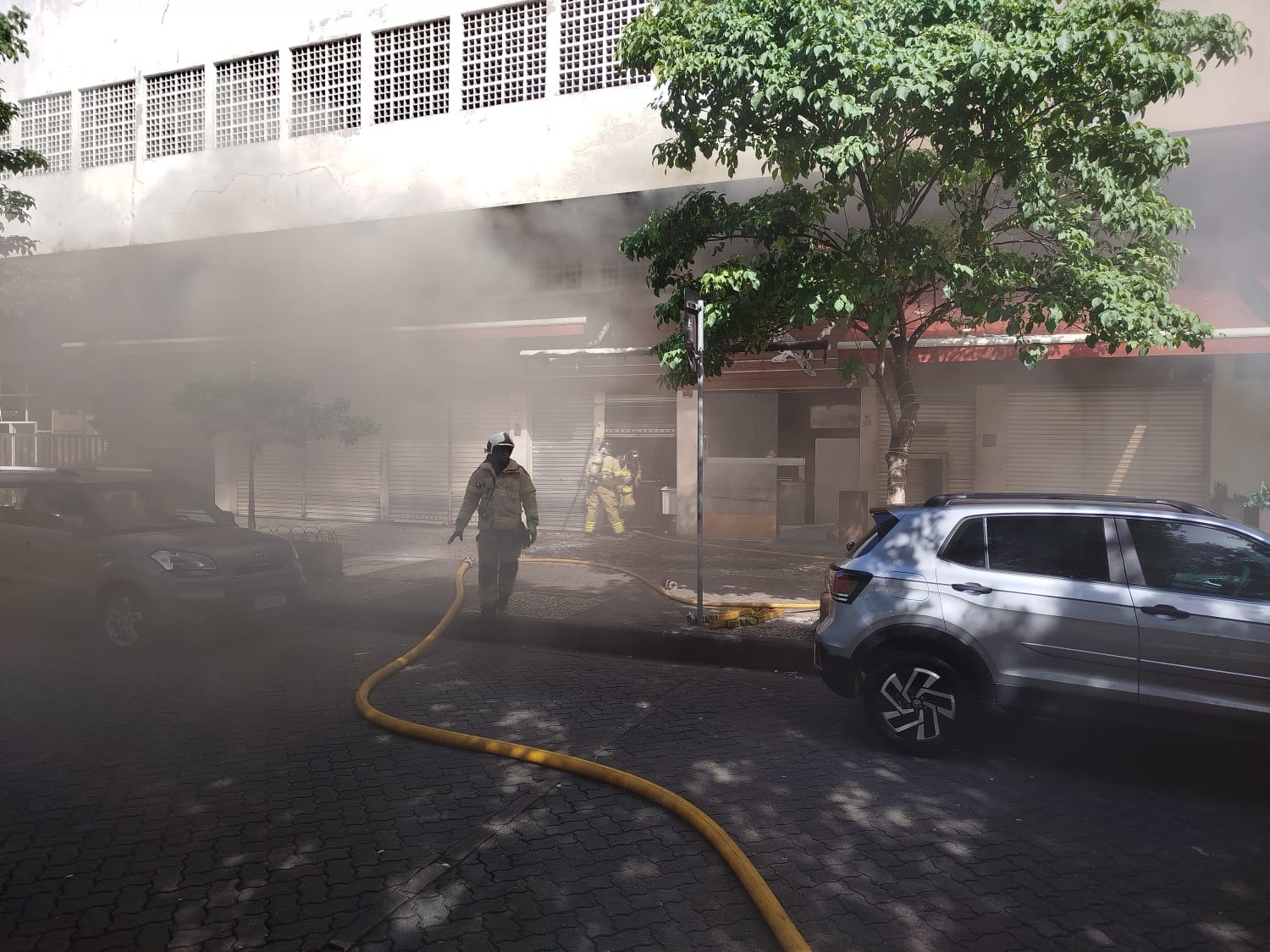 Incêndio atinge bar em Botafogo 