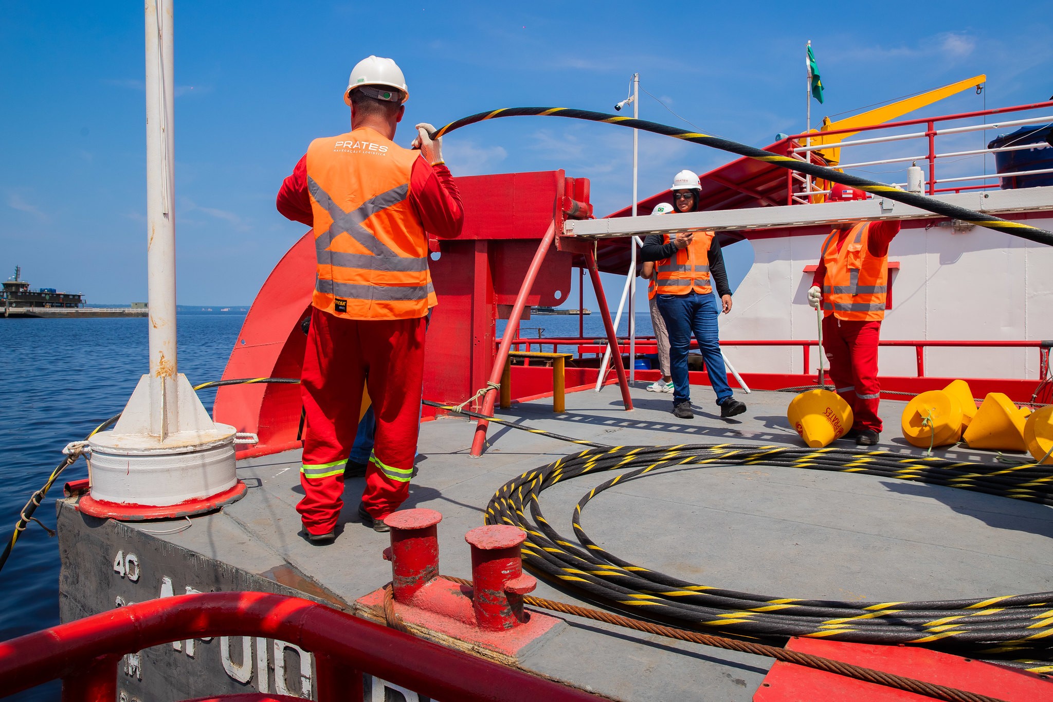Cabos de fibra óptica no leito de rios vão levar internet de alta velocidade para 10 milhões de pessoas na Amazônia