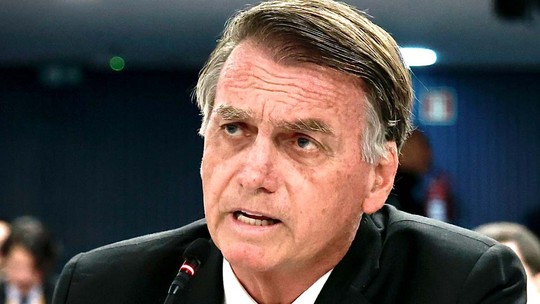 Lula assinará cassação de medalha exibida por Bolsonaro no STF caso ocorra punição militar - Medalha Ordem do Pacificador é uma das mais altas honrarias do Exército Brasileiro. Condenado a 27 anos e 3 meses pela trama golpista no Supremo, ex-presidente será julgado agora por tribunal militar para saber se ele é digno de permanecer no Exército.
