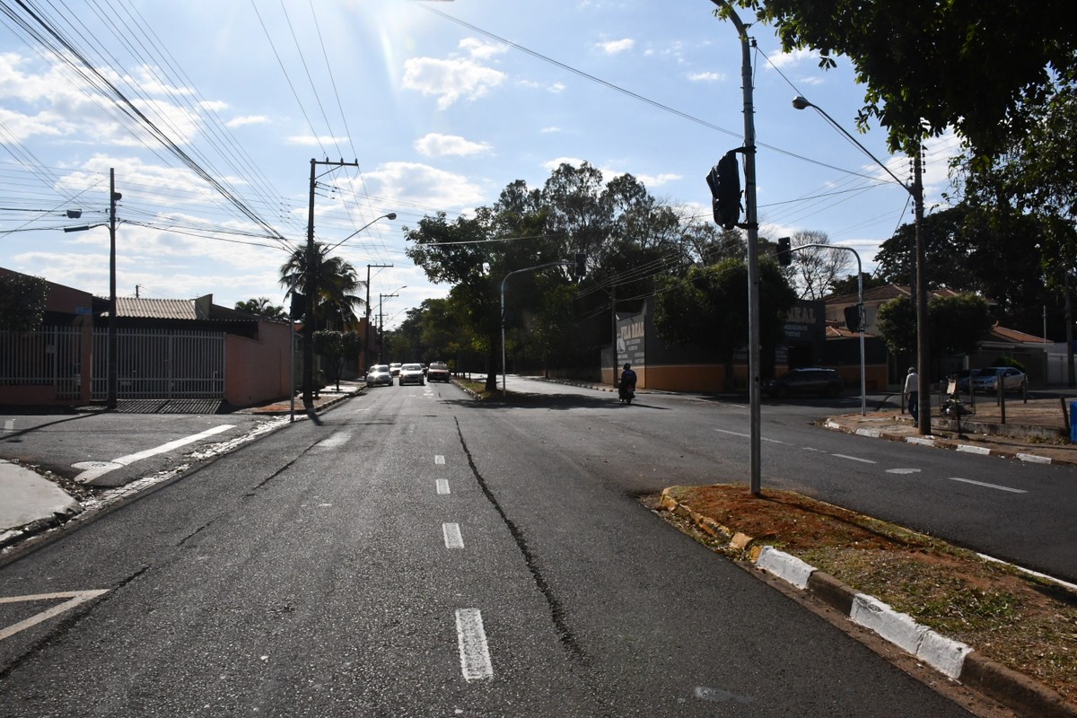 Novos semáforos são implantados no cruzamento da Avenida JK com a Rua ...