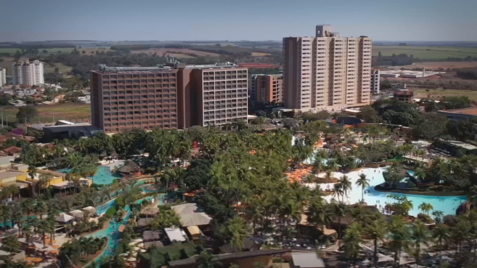 Hot Beach, em Olímpia (SP): 11 andares, 484 quartos e capacidade para 1.500 hóspedes — Foto: Reprodução/TV TEM