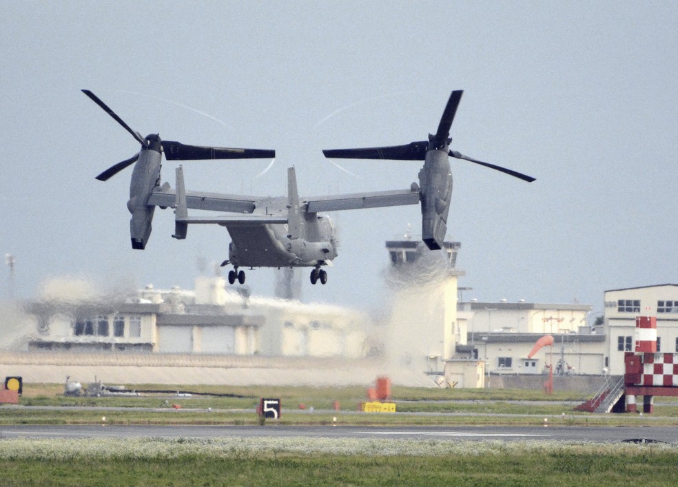Aeronave militar Osprey CV-22 da For&ccedil;a A&eacute;rea dos Estados Unidos em foto de arquivo de 4 de julho de 2018 &mdash; Foto: Kyodo News via AP