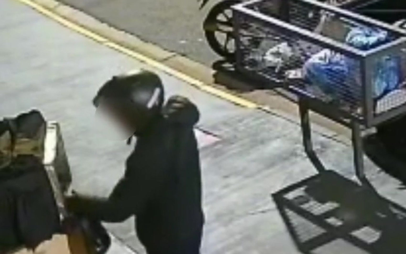 Entregador que teve pedido furtado de dentro da mochila riu ao saber como ação aconteceu, diz gerente de pizzaria 