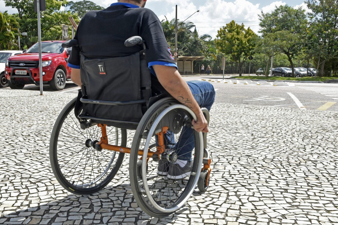 Pessoas com deficiência podem solicitar transporte gratuito para votar em Pernambuco; saiba como fazer